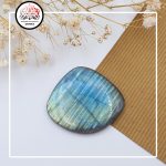 نگین سنگ لابرادوریت سه ضلعی